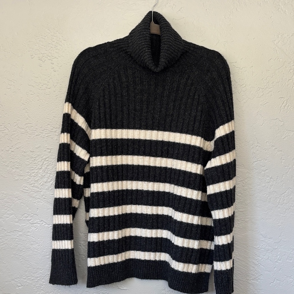 H&M Gray & Cream Striped oversized side slit Turtleneck Tunic Sweater M